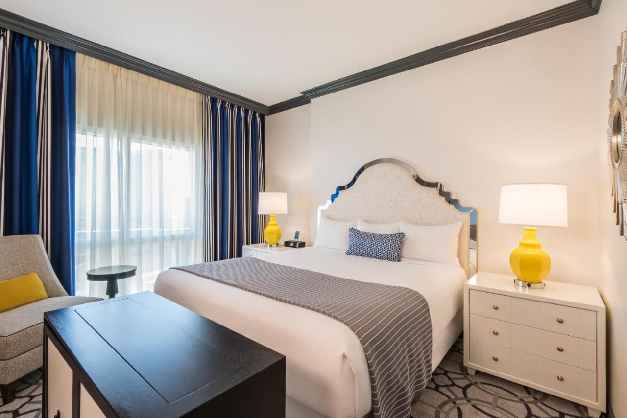 Paris Las Vegas Hotel & Casino (Adults Only) Esterno foto A guest room at the W Hollywood