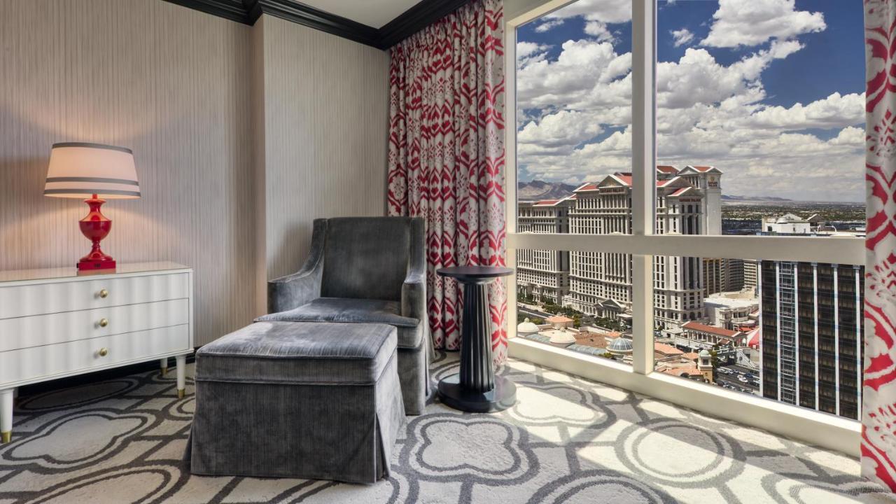 Paris Las Vegas Hotel & Casino (Adults Only) Esterno foto A view of the Las Vegas Strip from a room at the Bellagio