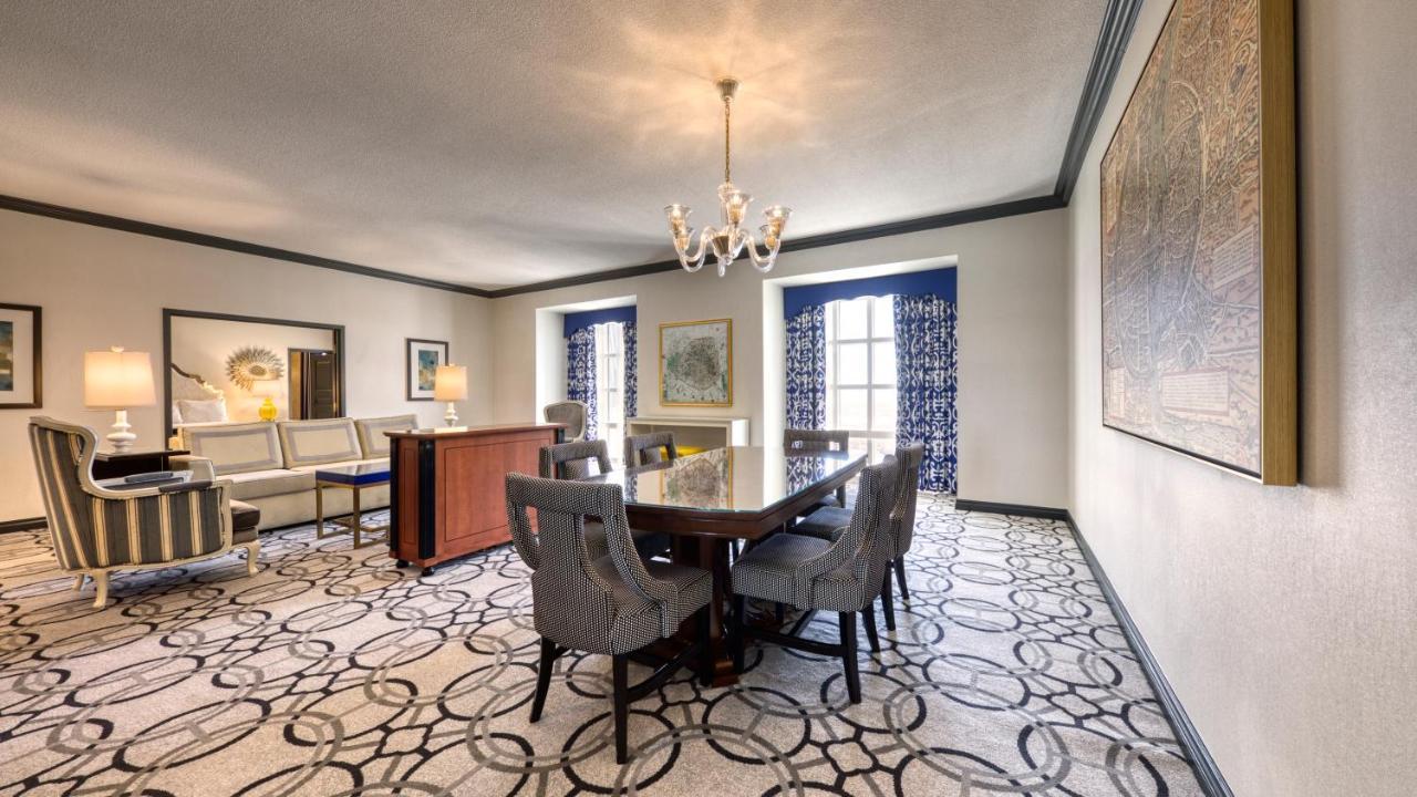 Paris Las Vegas Hotel & Casino (Adults Only) Esterno foto A suite at the Ritz-Carlton, Austin