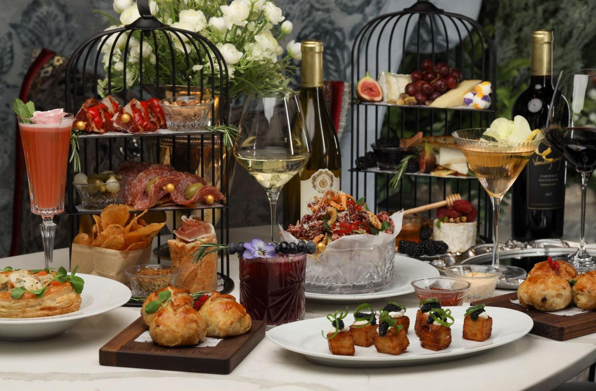 Paris Las Vegas Hotel & Casino (Adults Only) Esterno foto A buffet at a wedding reception