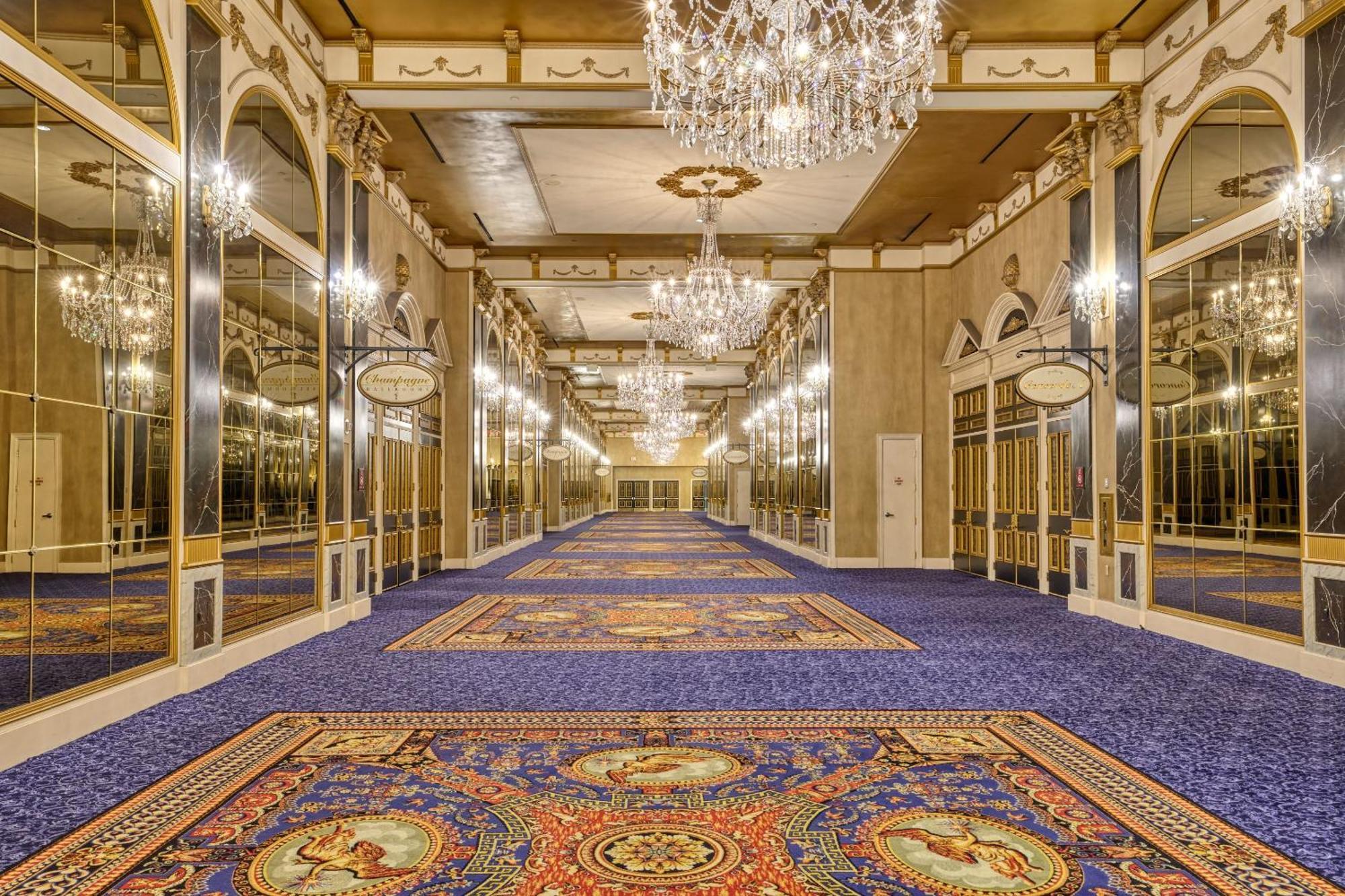 Paris Las Vegas Hotel & Casino (Adults Only) Esterno foto The hallway of the hotel