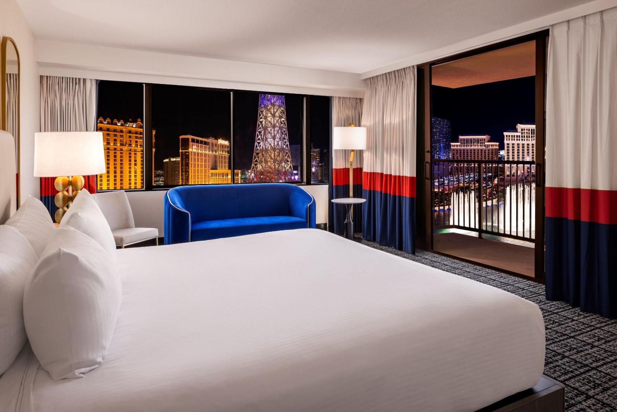 Paris Las Vegas Hotel & Casino (Adults Only) Esterno foto A view of the strip from a room at the Bellagio